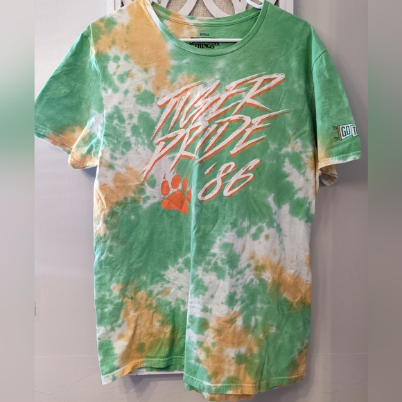 Stranger‎ Things Men's Hawkins Tiger Pride Shirt Tie Dye Size L - Picture 1 of 7